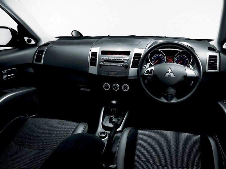  Mitsubishi Outlander Roadest 2008 года  (фото 3 из 5)